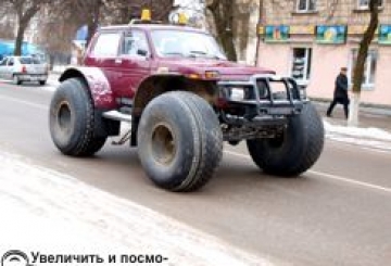 ВСЮДИХІД-КРАСУНЧИК — І ЯМИ ЙОМУ... ПО ЦИМБАЛАХ