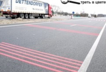 ЖІНКА ВИЖИЛА ПІСЛЯ НАЇЗДУ ДВОХ БАГАТОТОННИХ ВАНТАЖІВОК.