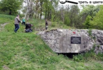 ЩОРОКУ БРАТСЬКА МОГИЛА СТАЄ СМІТНИКОМ… СКІЛЬКИ ЩЕ?