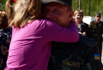 ЗНОВУ ТРАВЕНЬ ЗУСТРІЧАЄ СОЛДАТІВ МИРУ