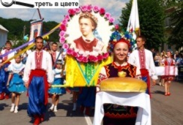 І ЗНОВУ ХОРОВОДИЛОСЬ, СПІВАЛОСЬ, ТАНЦЮВАЛОСЬ...