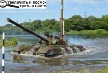 Красені-солдати і танки під водою