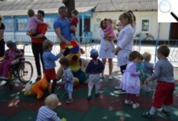 Подарунки та увага від фабрики «Леся» — вихованцям дитячого будинку