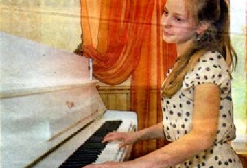 Леонід Кучма подарував Школі мистецтв фортепіано