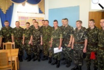 Стали до строю молоді лейтенанти