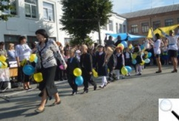 Свято зі сльозами на очах: замість квітів на 1 вересня — благодійні внески для поранених солдатів