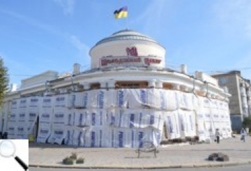 У підвальному приміщенні Молодіжного центру продовжуються ремонтні роботи