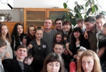 Його дуже люблять діти, але вчитель пішов на війну…