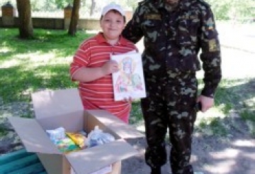 Хто допоможе дитині зіграти на піаніно для поранених у шпиталі?