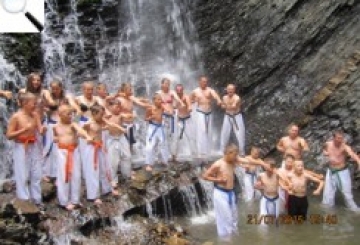 Підкорили карпатські вершини і морські глибини