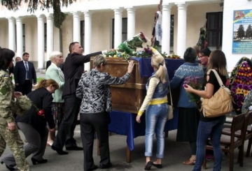 Новоград-Волинщина прощалася зі своїм земляком — солдатом за призовом Веремійчуком Романом Анатолійовичем
