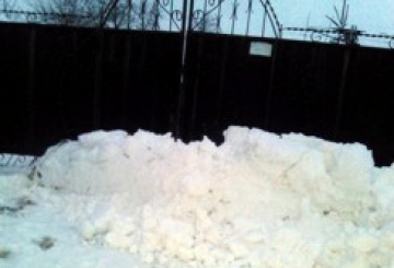 «Пєрєгіби» на місцях, або Як на вулиці Штепіна сніг розчищали