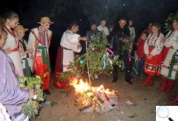 «Червону руту не шукай вечорами…» співало все село