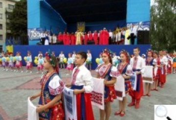 Містяни згуртувалися, щоб відзначити державні свята та 760-річчя згадки про місто