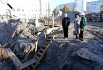 Голова обласної ради оглянув будівництво хірургічного корпусу
