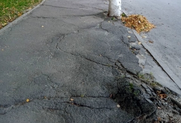 До кінця року планують відремонтувати дорогу й тротуари по вулиці Замковій