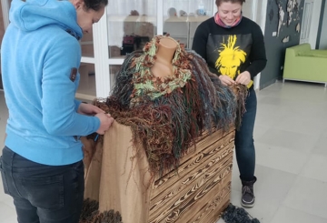 Кожен може стати корисним у прагненні до Перемоги Нова мода: майстрині створюють шедеври маскувальних костюмів