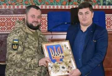 Підтримує захисників,  шанує громаду, грає в футбол. Як молодий керівник Ярунської громади став класним мотиватором