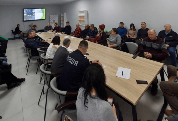 У Звягелі за круглим столом обговорили шляхи вирішення проблеми безпритульних тварин