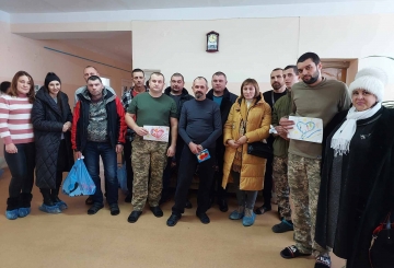 Стали Миколайчиками для поранених захисників.  Святкова акція на підтримку воїнів від ГО «Родина Героїв»