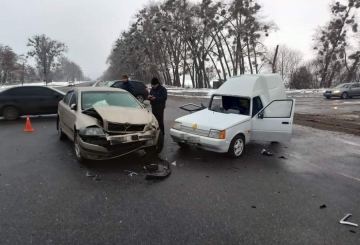 На вулиці Шепетівській сталася ДТП: 28-річну пасажирку "ЗАЗ" госпіталізовано