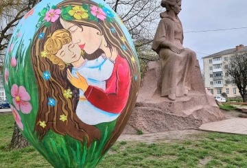 Писанки прикрасили центр міста