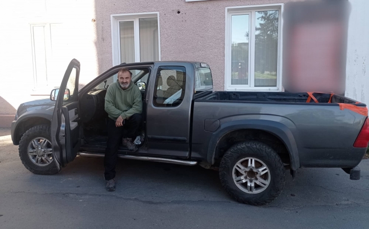 Виріб із бісеру від школярки за 3 тисячі євро допоміг придбати авто для фронту