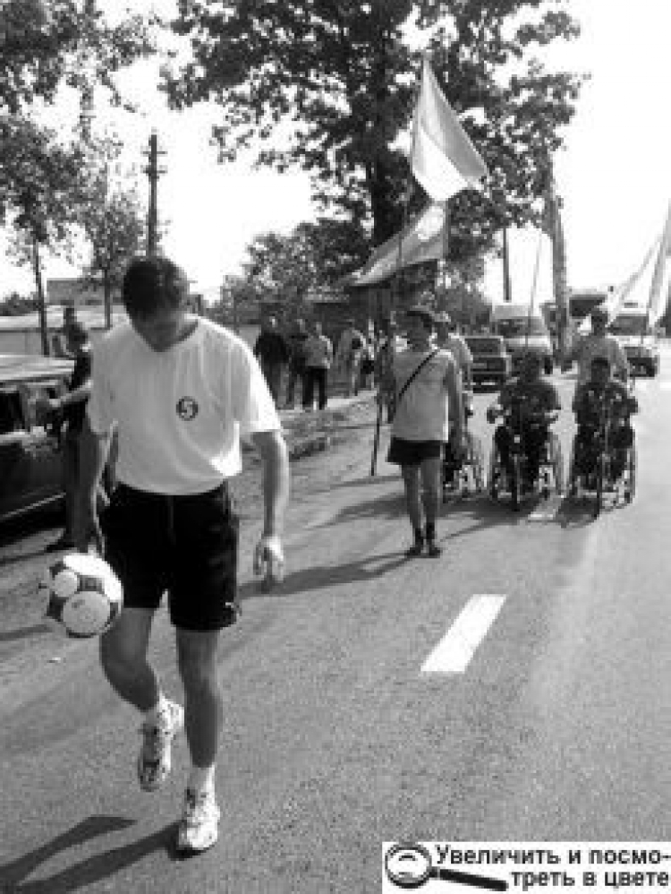 ЖОНГЛЮЮЧИ М’ЯЧЕМ, — НА ВАРШАВУ!