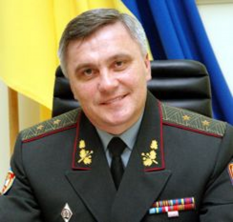ДОРОГІ НОВОГРАД-ВОЛИНЦІ! ТОВАРИШІ ОФІЦЕРИ, ПРАПОРЩИКИ, СЕРЖАНТИ ТА СОЛДАТИ, ПРАЦІВНИКИ ЗБРОЙНИХ СИЛ УКРАЇНИ! ШАНОВНІ ВЕТЕРАНИ ВІЙНИ ТА ВІЙСЬКОВОЇ СЛУЖБИ! ДОРОГІ БОЙОВІ ДРУЗІ!