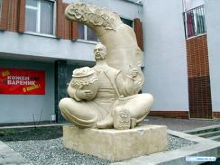 У КОРОСТЕНІ — ДЕРУН, У ЧЕРКАСАХ — САМОГОННИЙ АПАРАТ, У НІЖИНІ — ОГІРОК. А ЩО БУДЕ В НОВОГРАДІ?