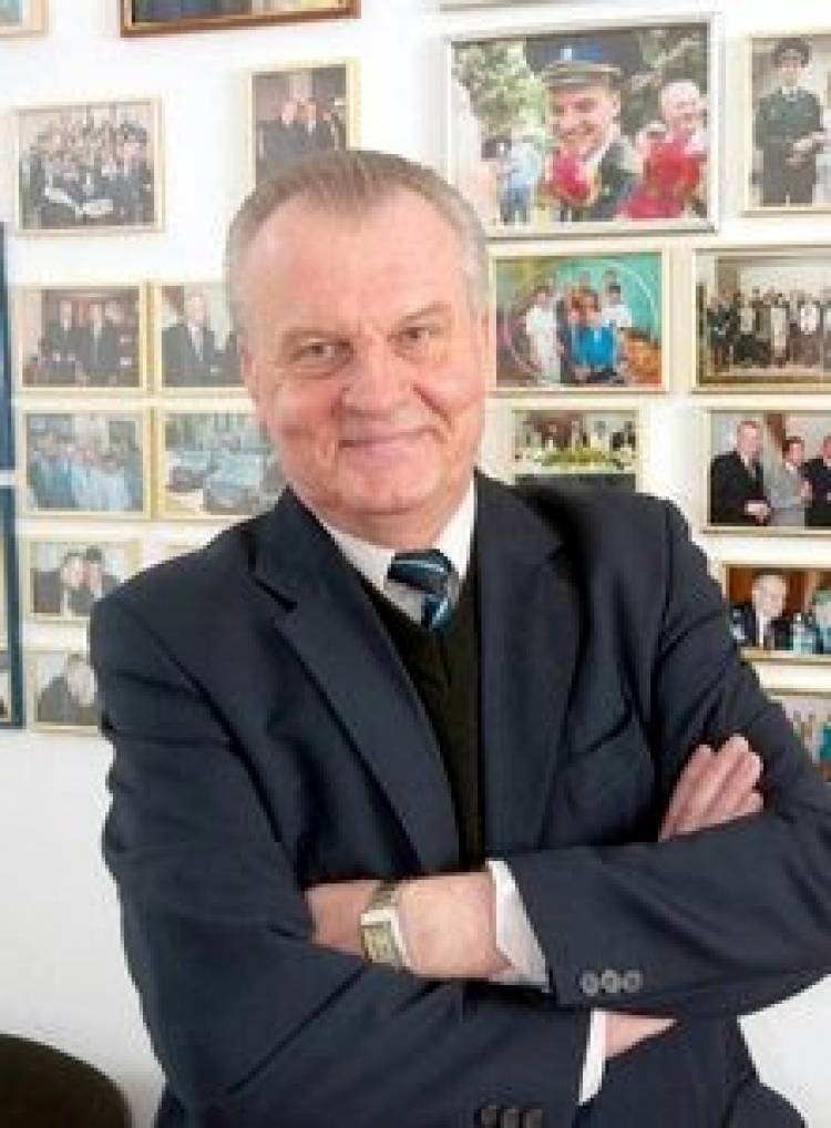 МИ ТВОРИМО СЕБЕ САМІ, А ЖИТТЯ НАС ЛИШЕ ГАРТУЄ