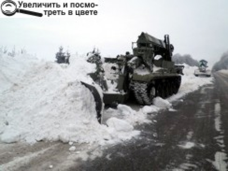 Військова інженерна техніка рятувала людей від заметів