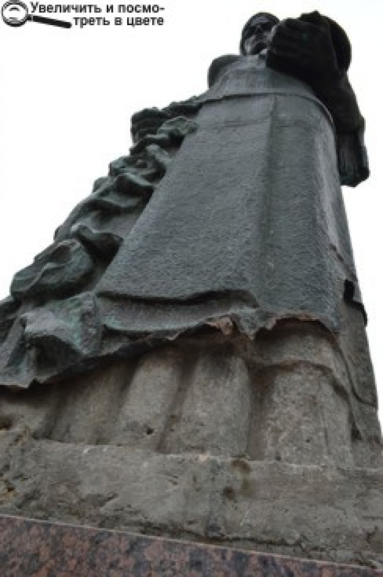 Вандали зазіхнули на святе — пам’ятник скорботній матері…