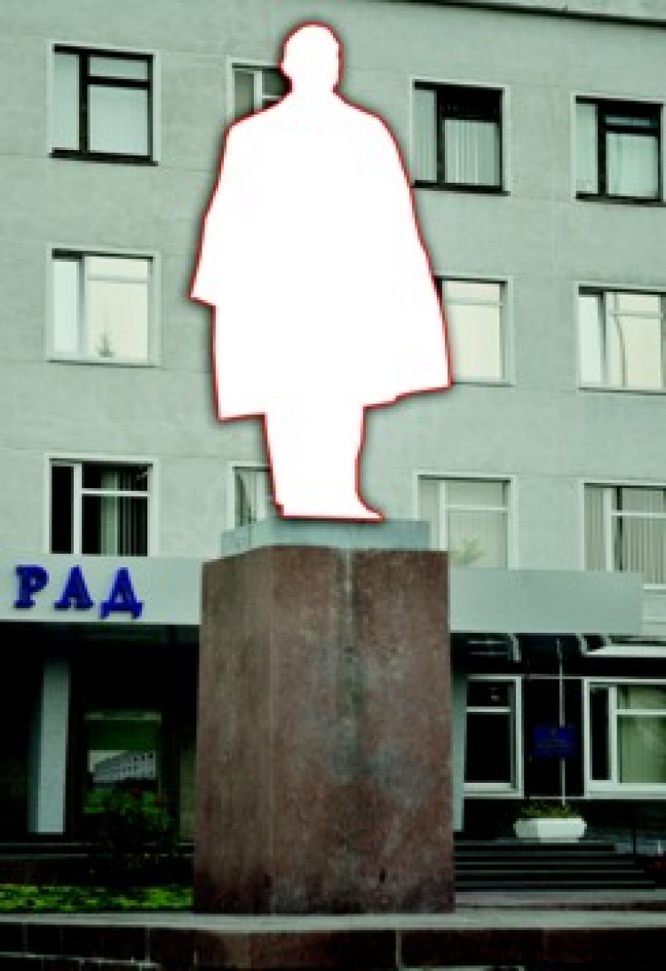 Ленін таки піде вперед у… Сквер Слави