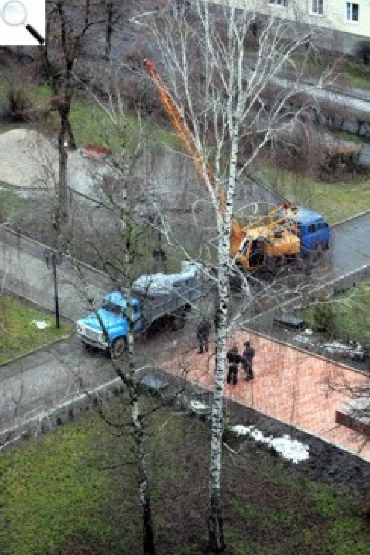 «Два автобуси «тітушок» біля податкової!», «Захопили міськвідділ міліції!», «Б’ють вікна у Будинку рад!»