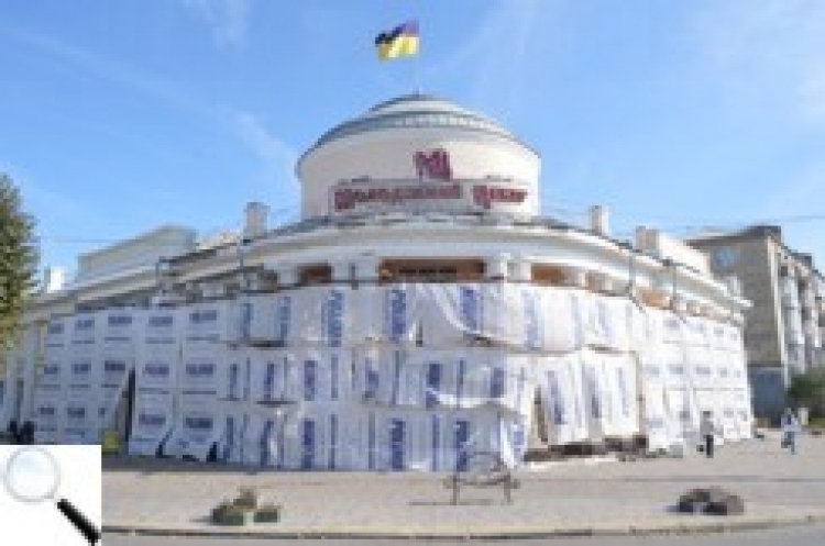 У підвальному приміщенні Молодіжного центру продовжуються ремонтні роботи