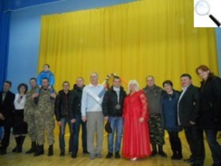 Як у Орепах плели шарфики та збирали гроші для учасників АТО