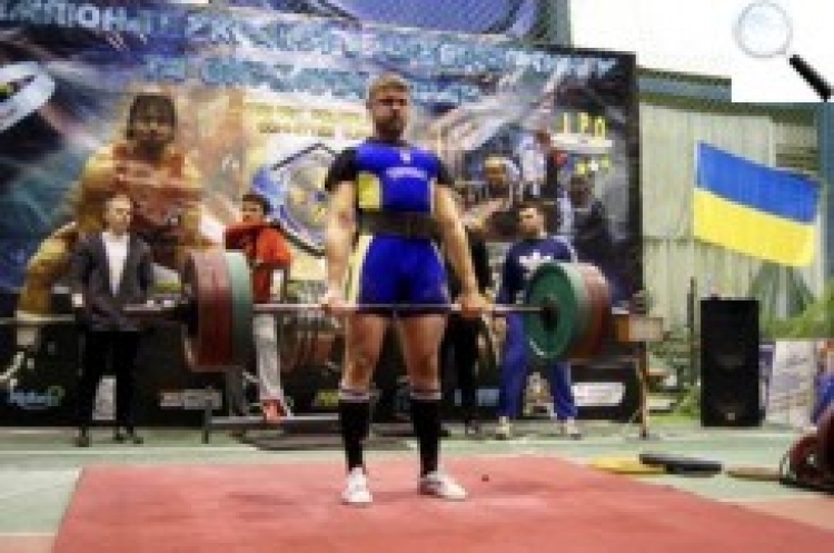 Підняв штангу, важчу за себе втричі!