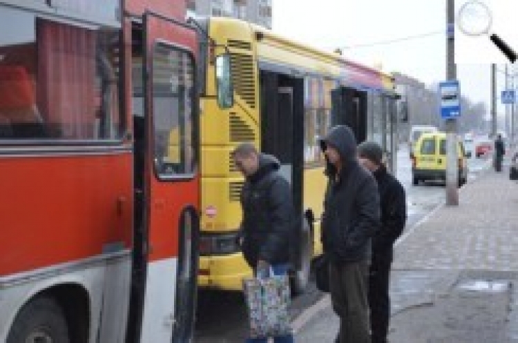 Автобусна епопея триває: хто обчислить справжню вартість квитка і чи прийде у місто новий перевізник?