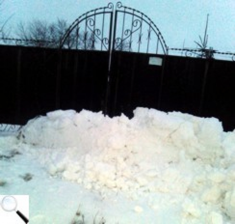 «Пєрєгіби» на місцях, або Як на вулиці Штепіна сніг розчищали