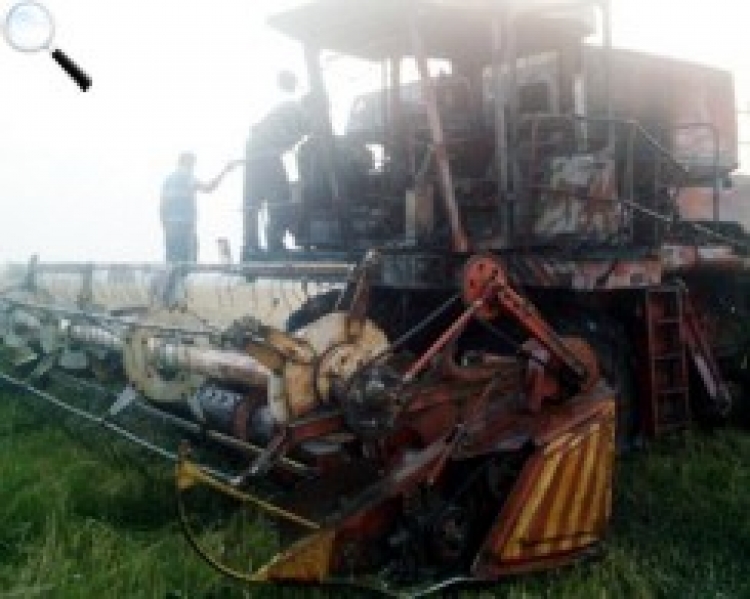 У Яруні на полі горів комбайн