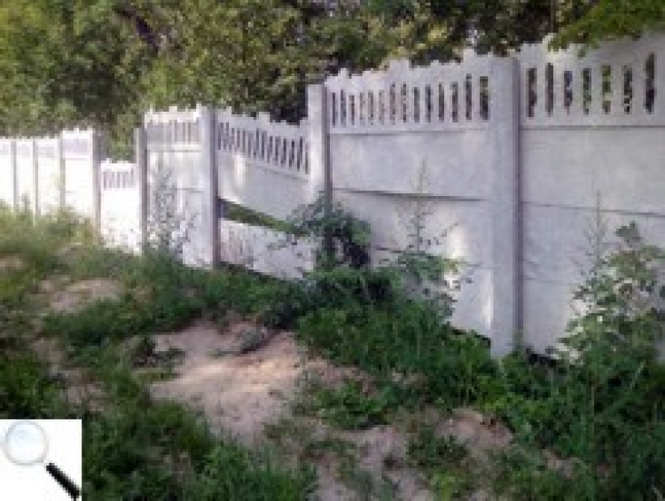 Кому «чешуться руки» бити паркани на кладовищі?