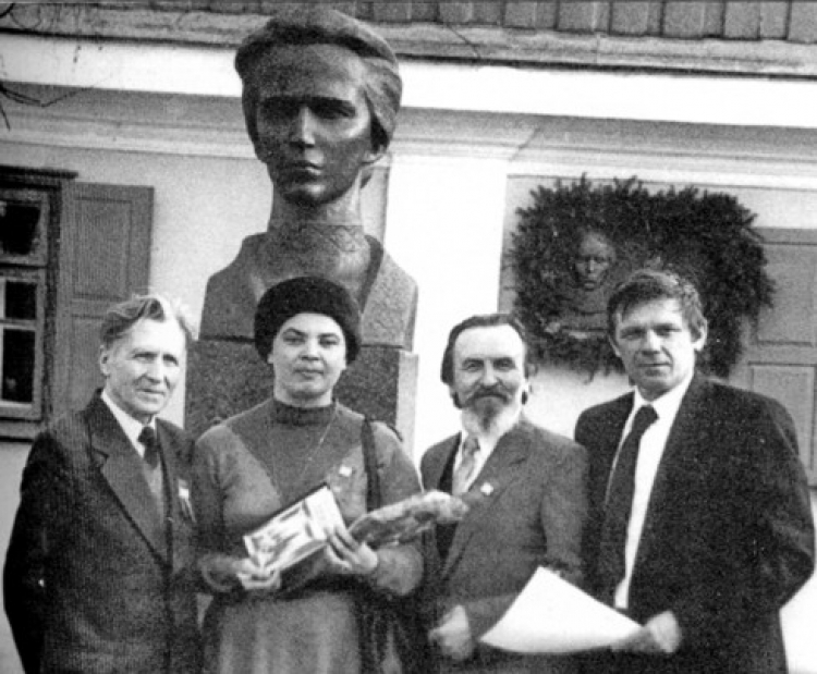 «Його не може поглинути трава забуття»,