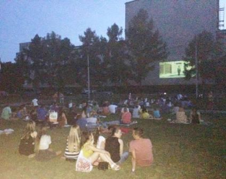 Кіно під відкритим небом нагадало: маємо власного силача. І він потребує допомоги!