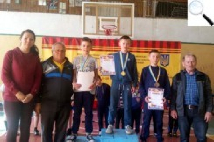 Юні важкоатлети набираються досвіду