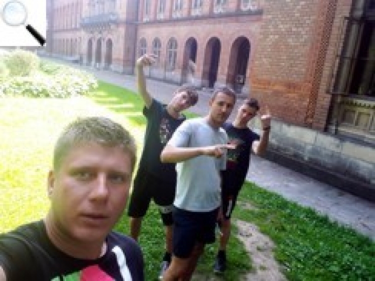 Знайомство з привидами фортець та… кабаном, який п’є вино