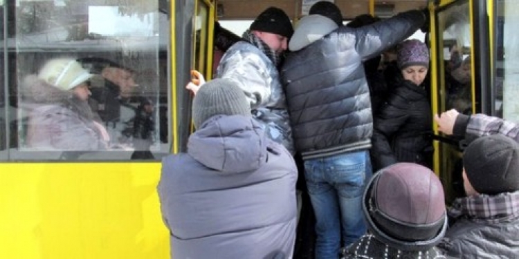 Переповнена маршрутка ледве не перевернулася
