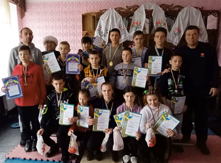 Юні важкоатлети взяли участь у показовому тренуванні