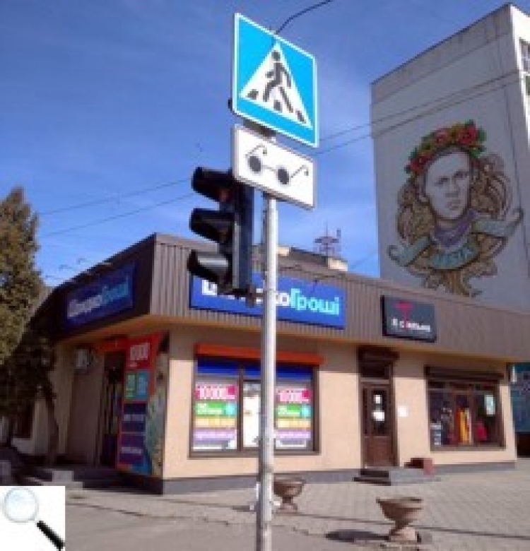 «Балакаючі світлофори»: одним допомагають, іншим заважають