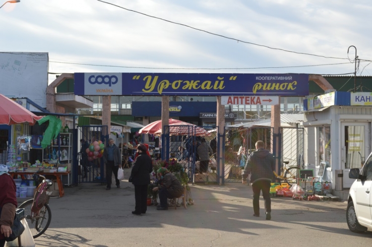 Ринок «Урожай» чи гіпермаркет: яка ціна чуток на цьому етапі?